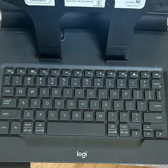 Logi Keyboard Folio - Picture 2 of 3